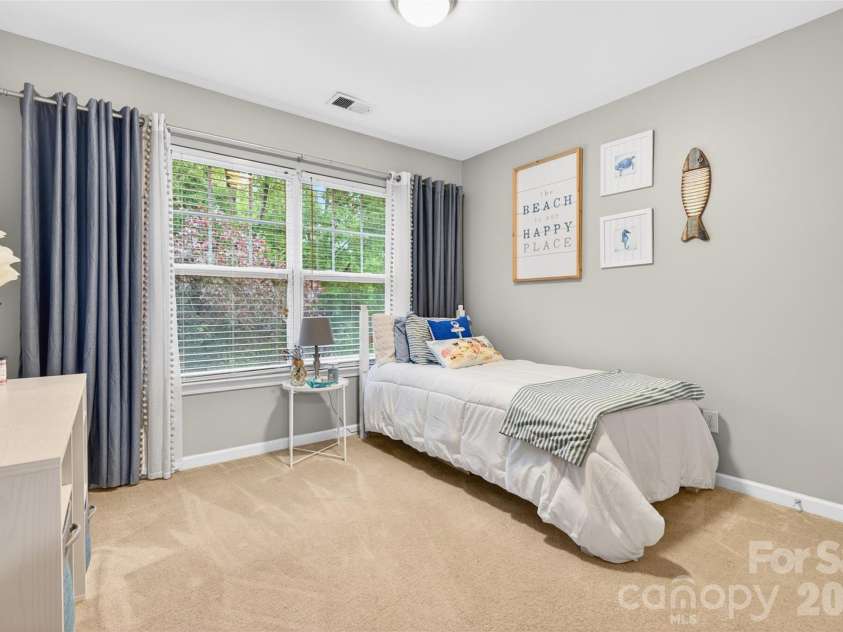 9834 Dominion Crest Drive, Charlotte, NC 28269.  MLS# CAR4388373, YatesRealty ID 28837. 