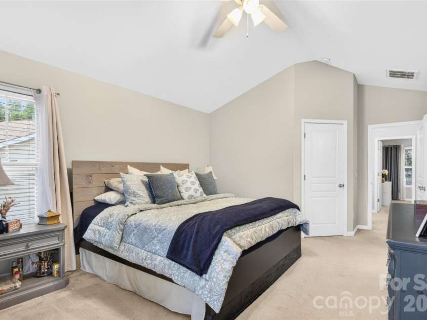 9834 Dominion Crest Drive, Charlotte, NC 28269.  MLS# CAR4388373, YatesRealty ID 28837. 