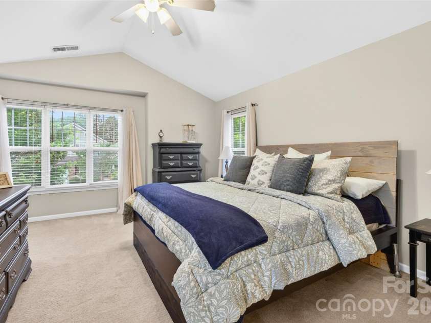 9834 Dominion Crest Drive, Charlotte, NC 28269.  MLS# CAR4388373, YatesRealty ID 28837. 