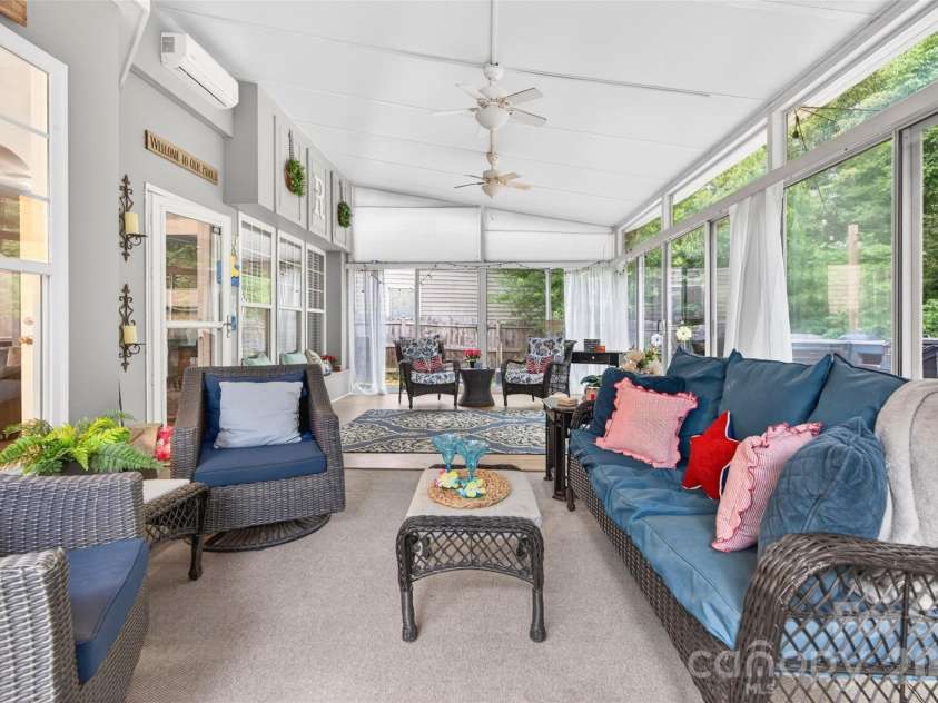9834 Dominion Crest Drive, Charlotte, NC 28269.  MLS# CAR4388373, YatesRealty ID 28837. 