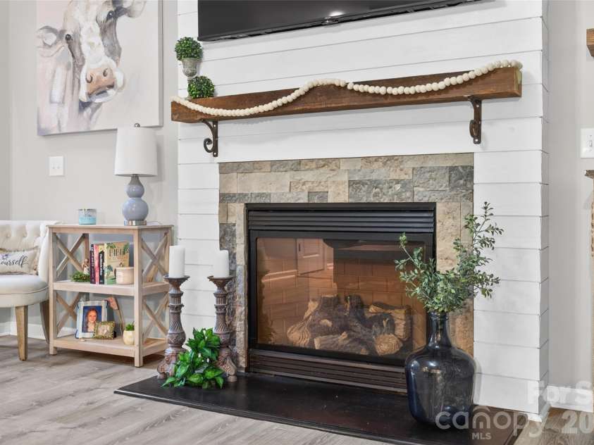9834 Dominion Crest Drive, Charlotte, NC 28269.  MLS# CAR4388373, YatesRealty ID 28837. 