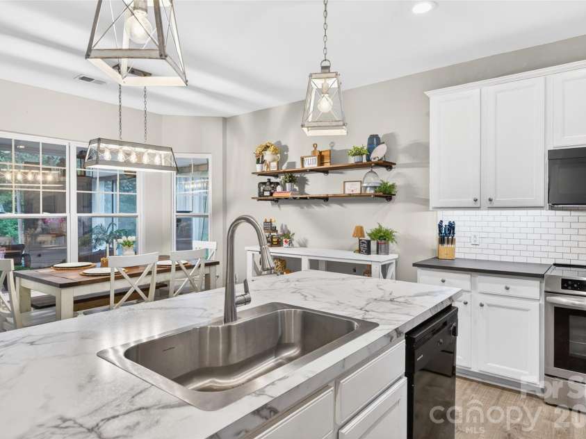 9834 Dominion Crest Drive, Charlotte, NC 28269.  MLS# CAR4388373, YatesRealty ID 28837. 