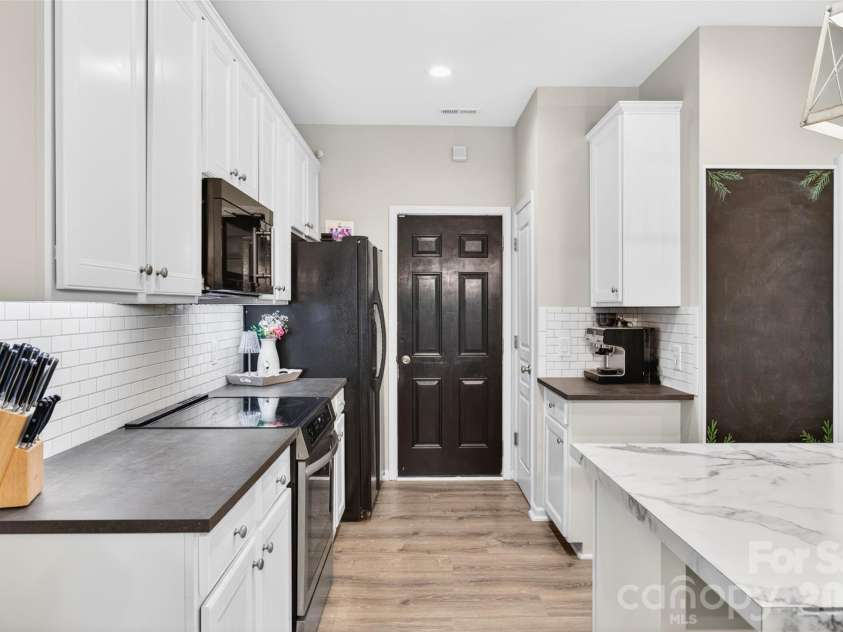 9834 Dominion Crest Drive, Charlotte, NC 28269.  MLS# CAR4388373, YatesRealty ID 28837. 