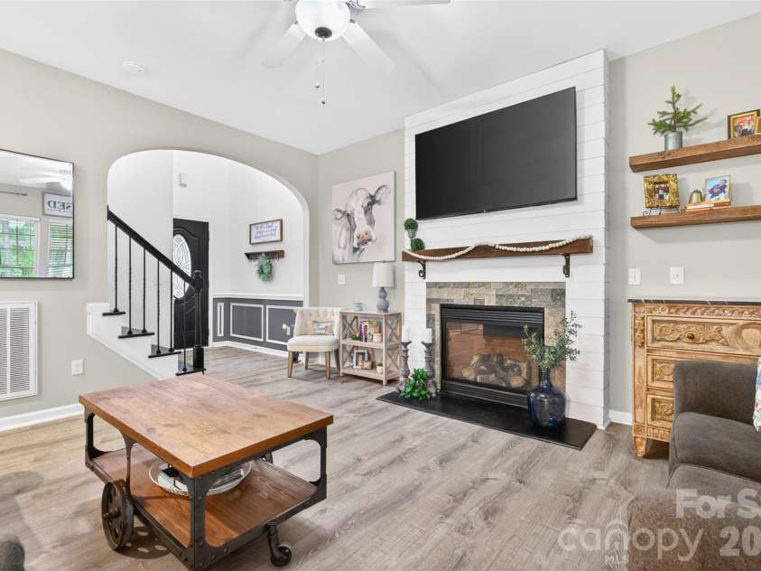 9834 Dominion Crest Drive, Charlotte, NC 28269.  MLS# CAR4388373, YatesRealty ID 28837. 