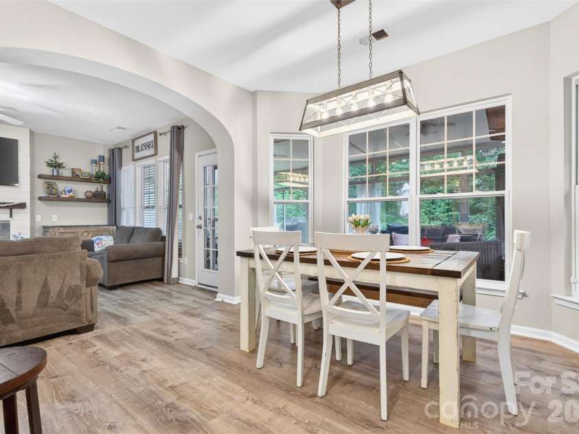 9834 Dominion Crest Drive, Charlotte, NC 28269.  MLS# CAR4388373, YatesRealty ID 28837. 