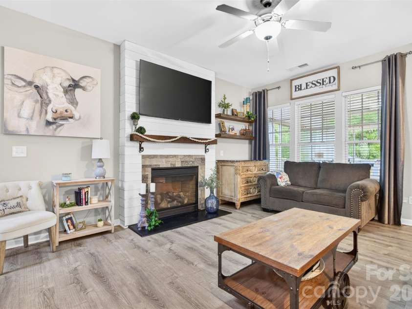 9834 Dominion Crest Drive, Charlotte, NC 28269.  MLS# CAR4388373, YatesRealty ID 28837. 