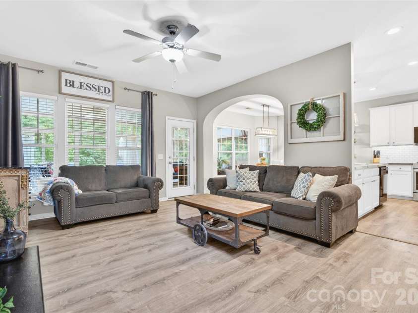 9834 Dominion Crest Drive, Charlotte, NC 28269.  MLS# CAR4388373, YatesRealty ID 28837. 