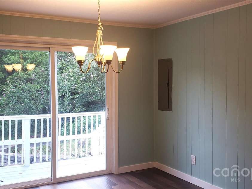 4755 US 23 Highway, Mars Hill, NC 28754.  MLS# CAR4285920, YatesRealty ID 28838. Dining area