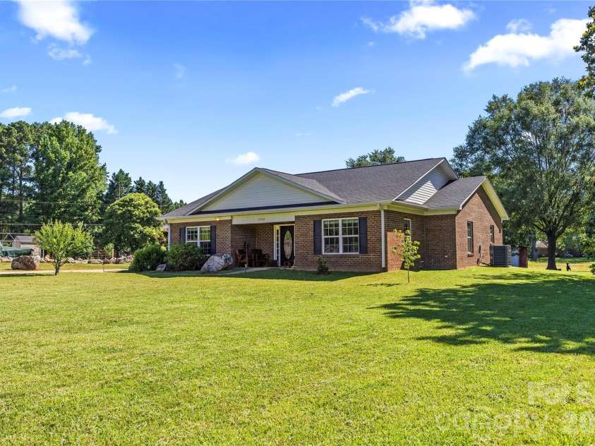 5250 Hickory Grove Road, Mount Holly, NC 28120.  MLS# CAR4390043, YatesRealty ID 28838. 