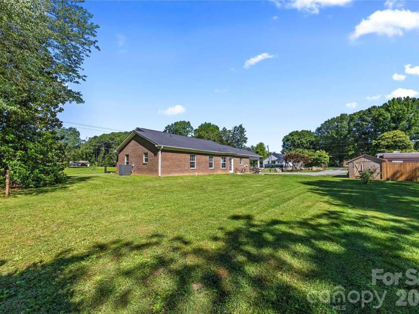 5250 Hickory Grove Road, Mount Holly, NC 28120.  MLS# CAR4390043, YatesRealty ID 28838. 