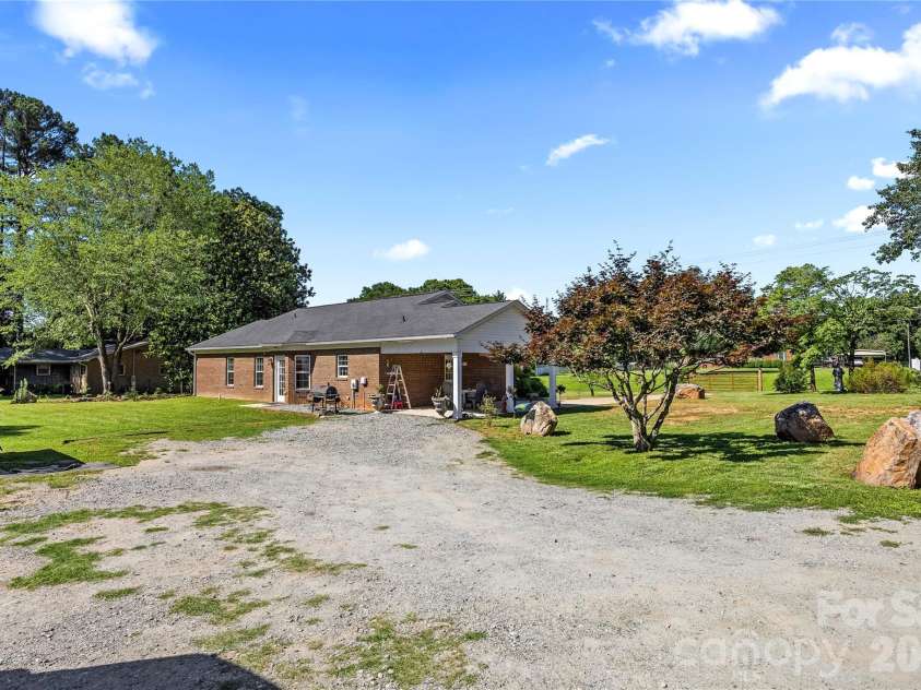5250 Hickory Grove Road, Mount Holly, NC 28120.  MLS# CAR4390043, YatesRealty ID 28838. 