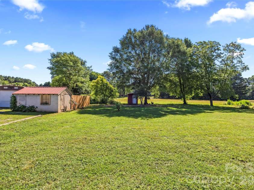 5250 Hickory Grove Road, Mount Holly, NC 28120.  MLS# CAR4390043, YatesRealty ID 28838. 