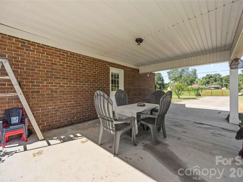 5250 Hickory Grove Road, Mount Holly, NC 28120.  MLS# CAR4390043, YatesRealty ID 28838. 