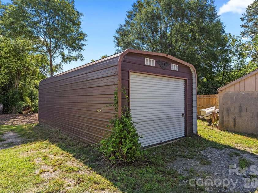 5250 Hickory Grove Road, Mount Holly, NC 28120.  MLS# CAR4390043, YatesRealty ID 28838. 