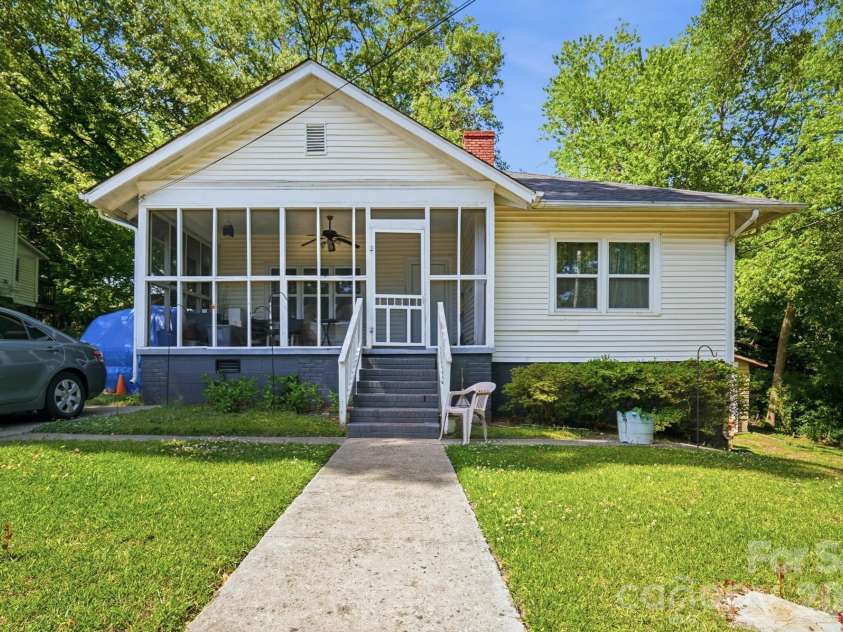 1018 5th Avenue, Gastonia, NC 28052.  MLS# CAR4379648, YatesRealty ID 28839. 