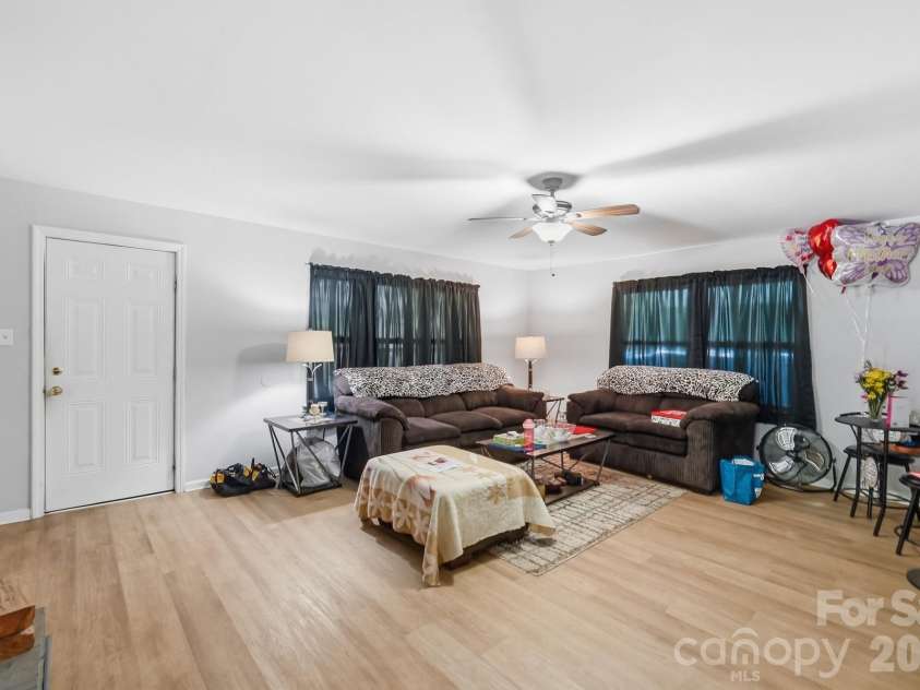 1018 5th Avenue, Gastonia, NC 28052.  MLS# CAR4379648, YatesRealty ID 28839. 