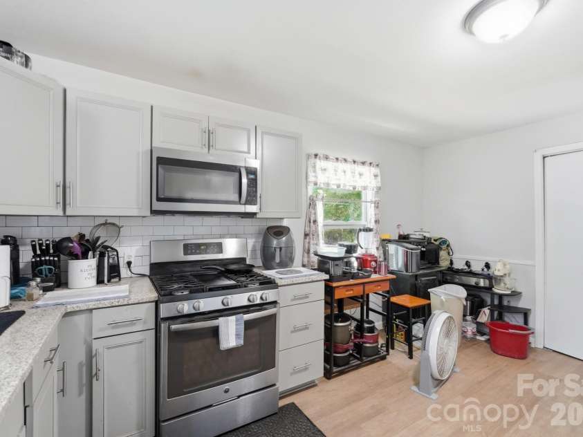 1018 5th Avenue, Gastonia, NC 28052.  MLS# CAR4379648, YatesRealty ID 28839. 