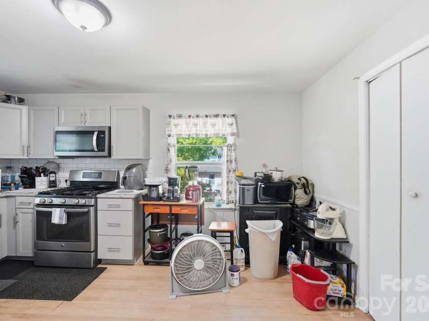 1018 5th Avenue, Gastonia, NC 28052.  MLS# CAR4379648, YatesRealty ID 28839. 