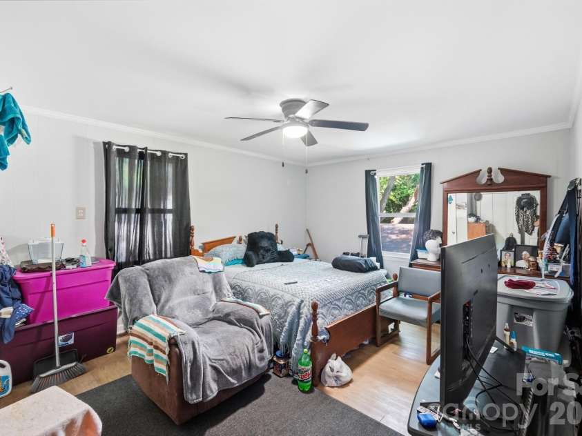 1018 5th Avenue, Gastonia, NC 28052.  MLS# CAR4379648, YatesRealty ID 28839. 
