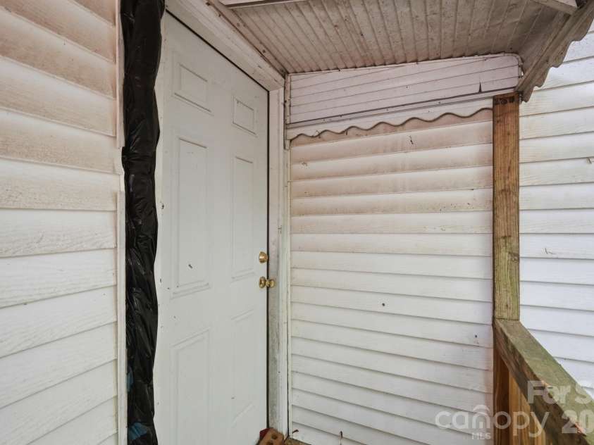 1018 5th Avenue, Gastonia, NC 28052.  MLS# CAR4379648, YatesRealty ID 28839. 
