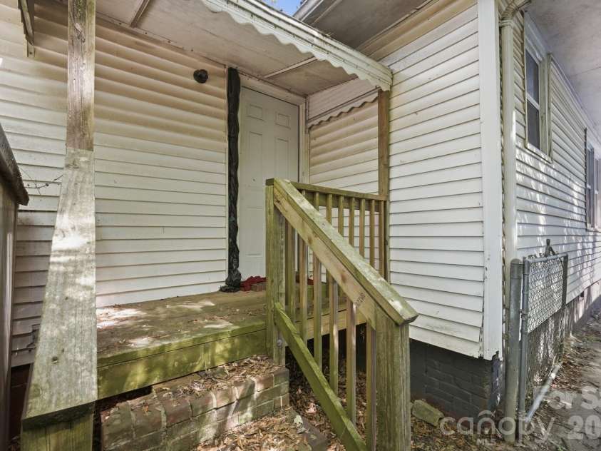 1018 5th Avenue, Gastonia, NC 28052.  MLS# CAR4379648, YatesRealty ID 28839. 
