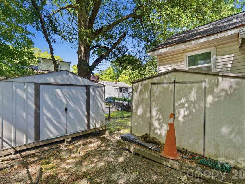 1018 5th Avenue, Gastonia, NC 28052.  MLS# CAR4379648, YatesRealty ID 28839. 