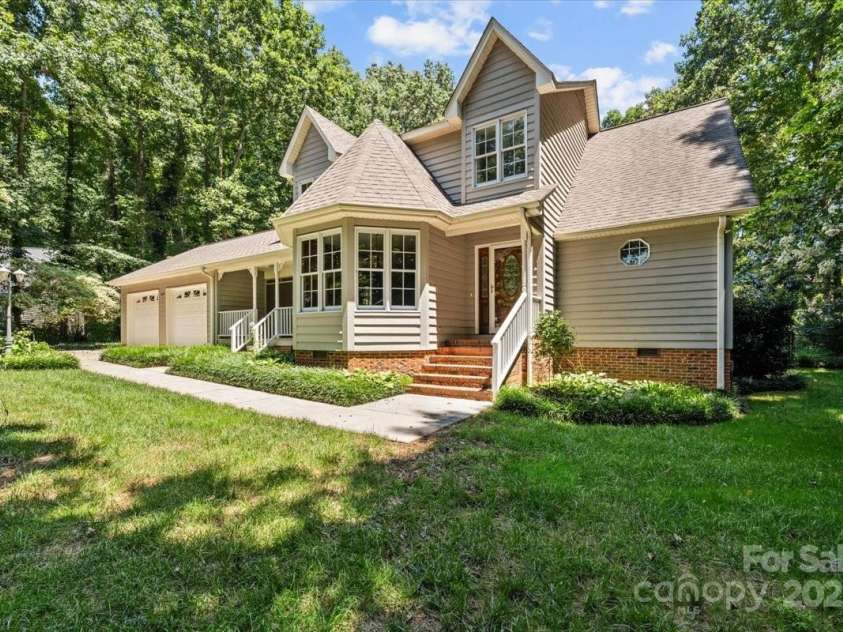 1057 Red Bird Court, Randleman, NC 27317.  MLS# CAR4286623, YatesRealty ID 28839. 