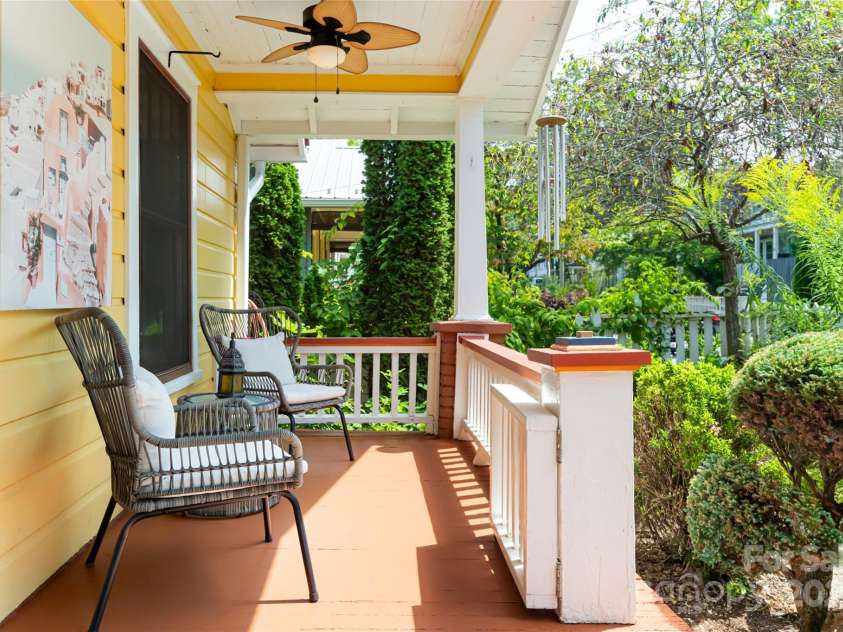 61 Elizabeth Place, Asheville, NC 28801.  MLS# CAR4213043, YatesRealty ID 2884. 