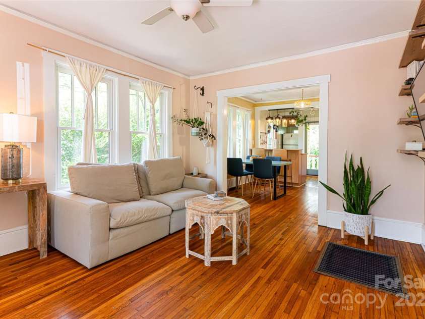 61 Elizabeth Place, Asheville, NC 28801.  MLS# CAR4213043, YatesRealty ID 2884. 