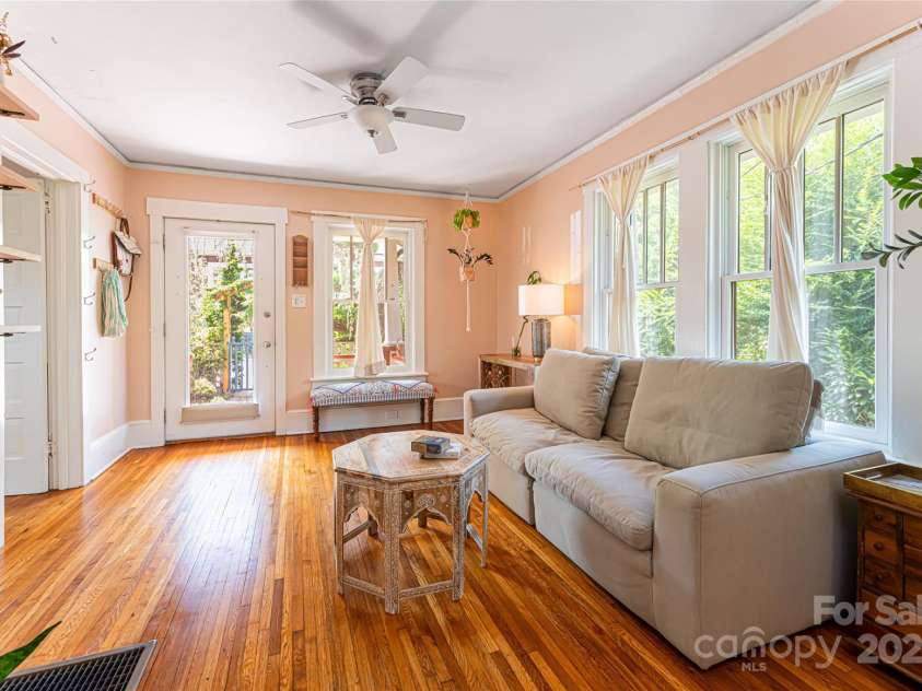 61 Elizabeth Place, Asheville, NC 28801.  MLS# CAR4213043, YatesRealty ID 2884. 