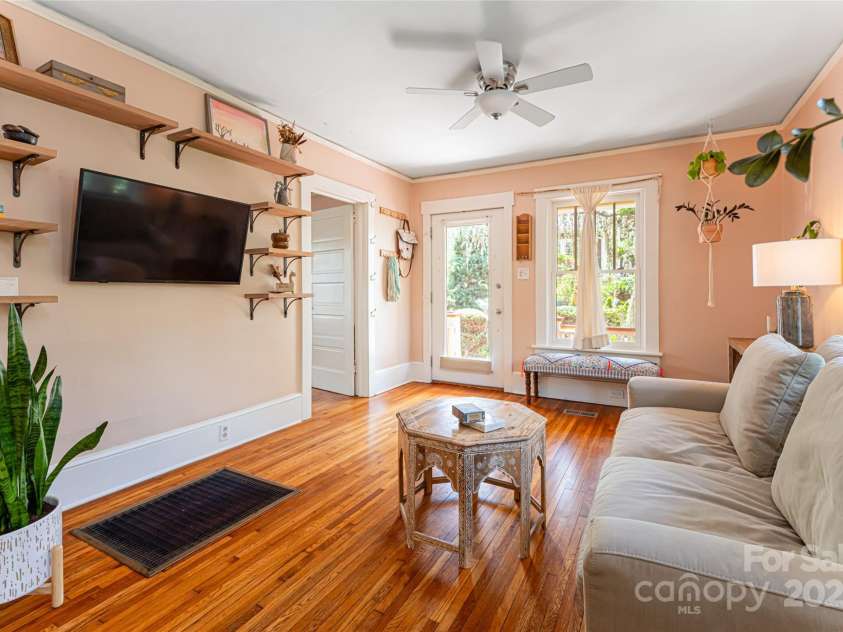 61 Elizabeth Place, Asheville, NC 28801.  MLS# CAR4213043, YatesRealty ID 2884. 