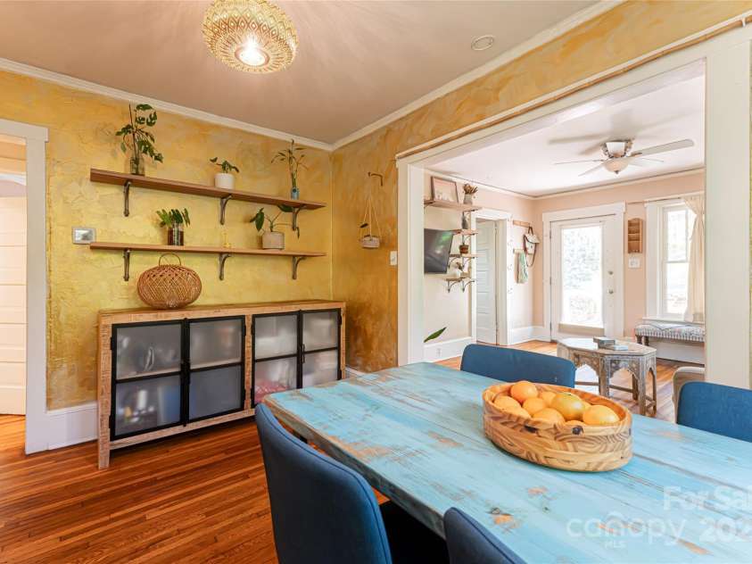 61 Elizabeth Place, Asheville, NC 28801.  MLS# CAR4213043, YatesRealty ID 2884. 