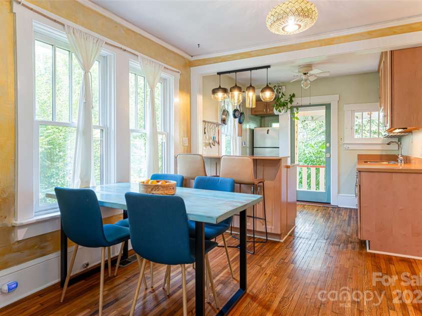 61 Elizabeth Place, Asheville, NC 28801.  MLS# CAR4213043, YatesRealty ID 2884. 