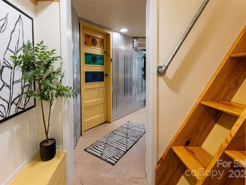 61 Elizabeth Place, Asheville, NC 28801.  MLS# CAR4213043, YatesRealty ID 2884. 