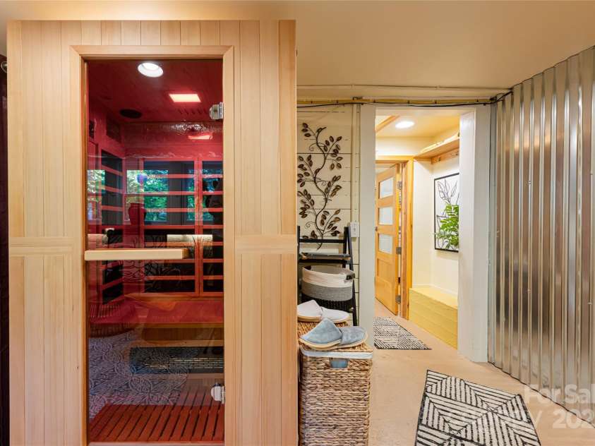 61 Elizabeth Place, Asheville, NC 28801.  MLS# CAR4213043, YatesRealty ID 2884. 