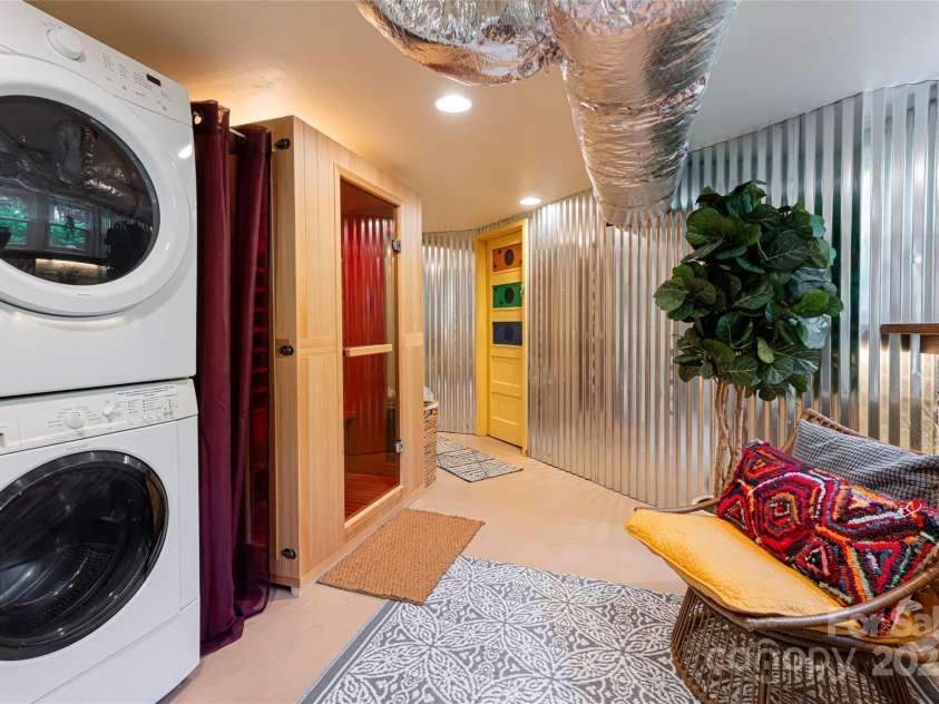 61 Elizabeth Place, Asheville, NC 28801.  MLS# CAR4213043, YatesRealty ID 2884. 