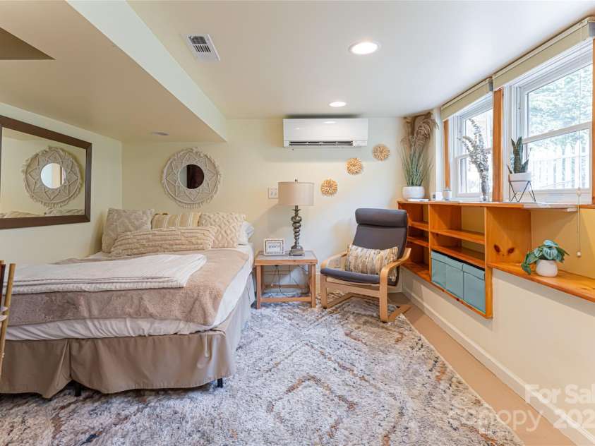 61 Elizabeth Place, Asheville, NC 28801.  MLS# CAR4213043, YatesRealty ID 2884. 