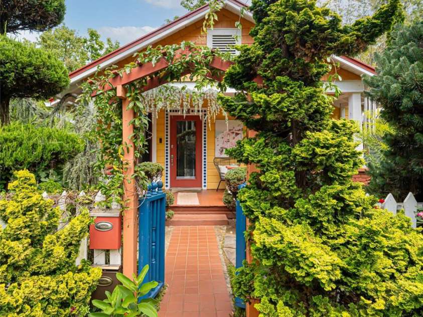 61 Elizabeth Place, Asheville, NC 28801.  MLS# CAR4213043, YatesRealty ID 2884. 