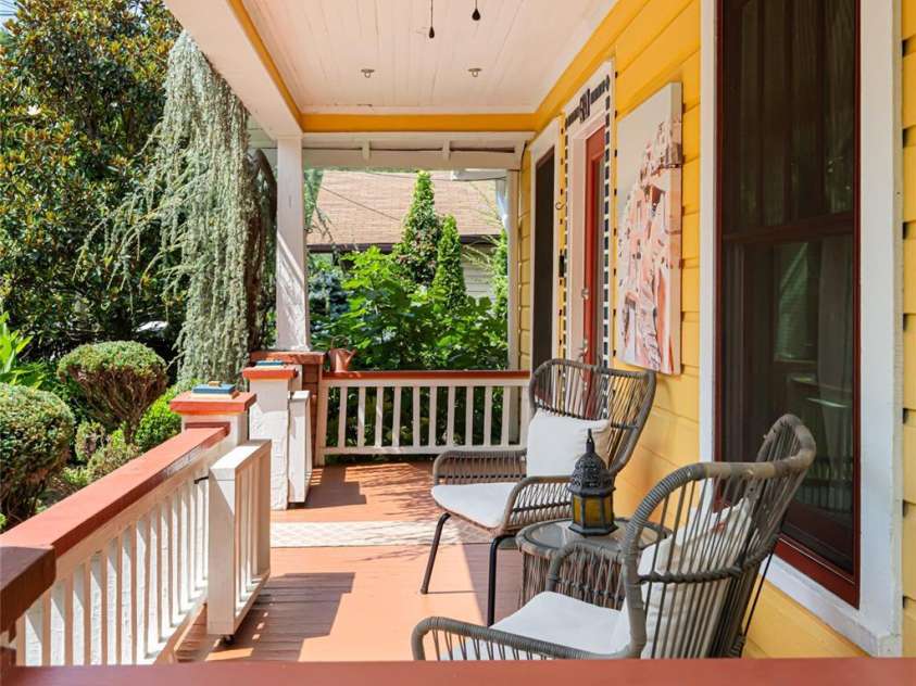 61 Elizabeth Place, Asheville, NC 28801.  MLS# CAR4213043, YatesRealty ID 2884. The charming front porch offers a nice mix of indoor/outdoor living.