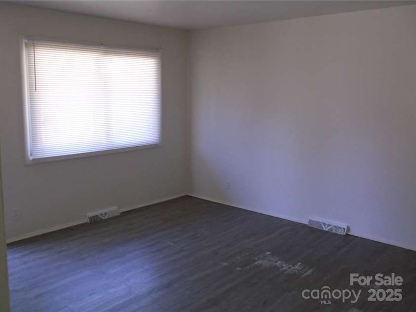 2516 Abelwood Road, Charlotte, NC 28216.  MLS# CAR4286733, YatesRealty ID 28844. 
