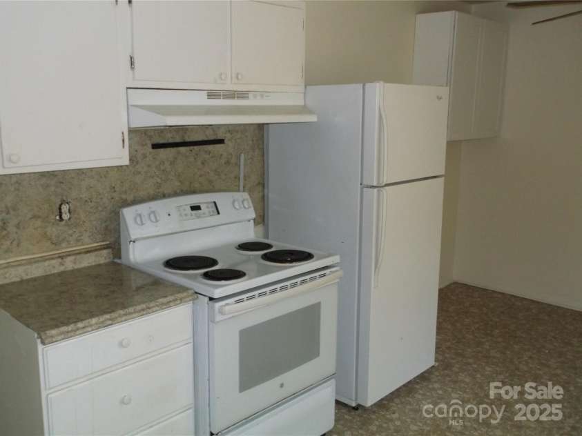 2516 Abelwood Road, Charlotte, NC 28216.  MLS# CAR4286733, YatesRealty ID 28844. 