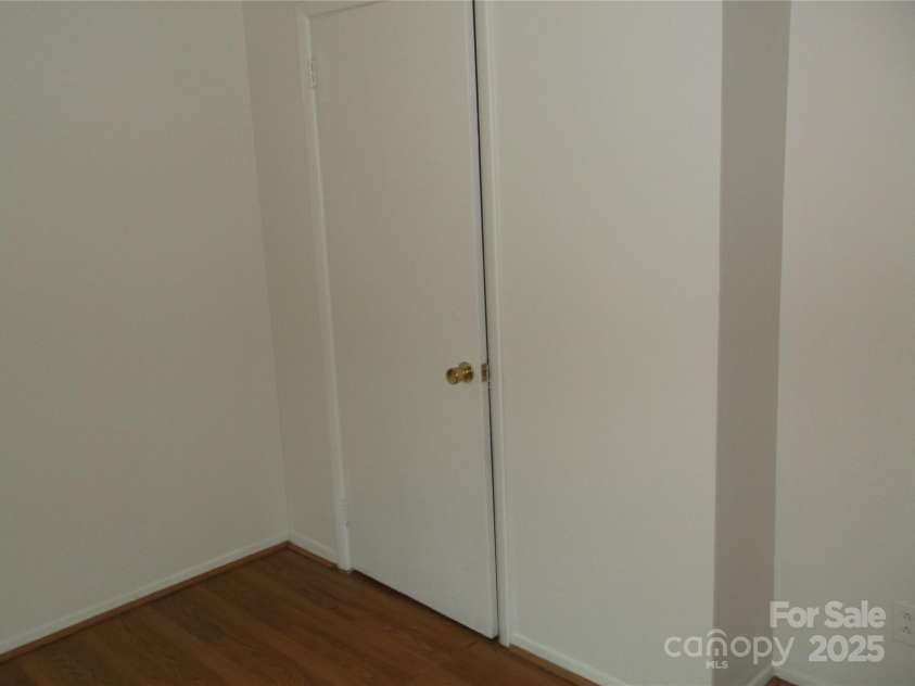 2516 Abelwood Road, Charlotte, NC 28216.  MLS# CAR4286733, YatesRealty ID 28844. 
