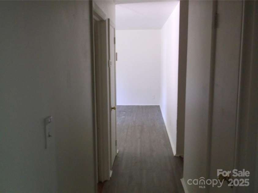 2516 Abelwood Road, Charlotte, NC 28216.  MLS# CAR4286733, YatesRealty ID 28844. 