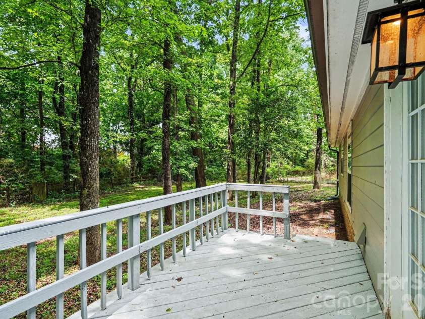 9001 Louvaine Drive, Charlotte, NC 28227.  MLS# CAR4386484, YatesRealty ID 28844. 