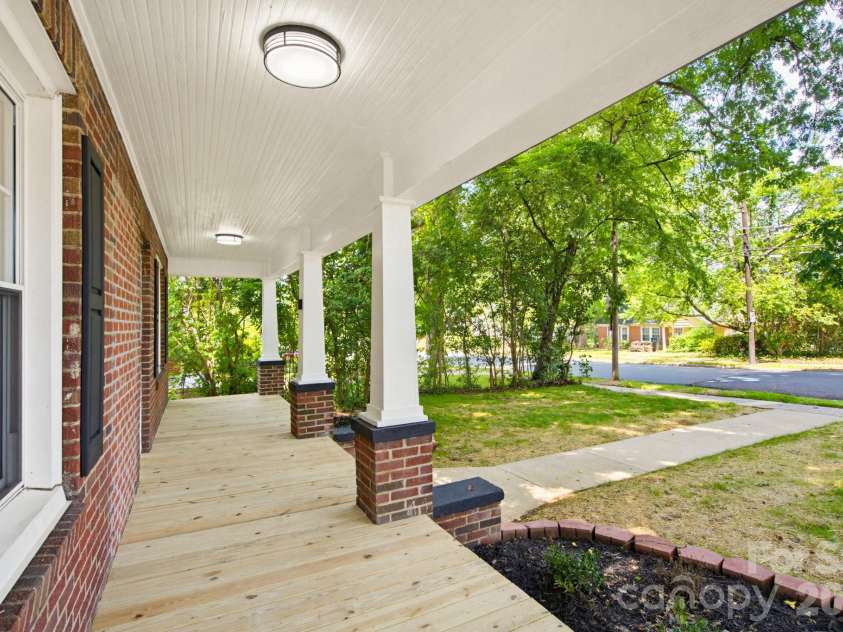 2232 Wilmore Drive, Charlotte, NC 28203.  MLS# CAR4388385, YatesRealty ID 28845. 