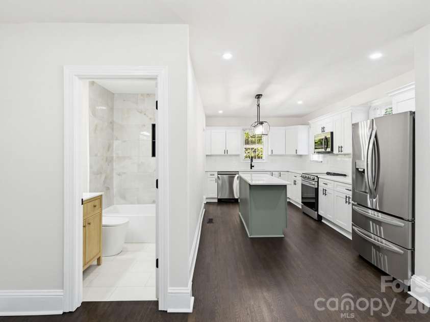 2232 Wilmore Drive, Charlotte, NC 28203.  MLS# CAR4388385, YatesRealty ID 28845. 