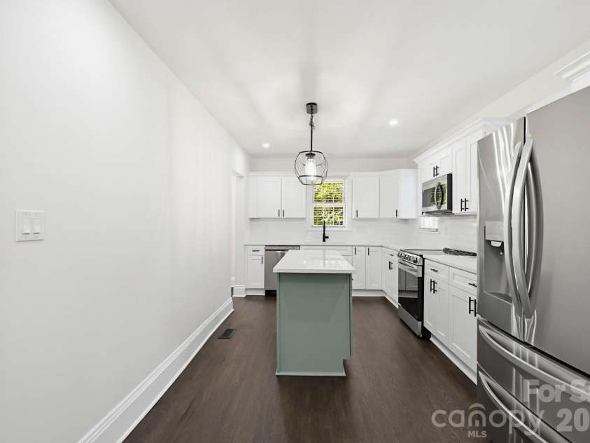 2232 Wilmore Drive, Charlotte, NC 28203.  MLS# CAR4388385, YatesRealty ID 28845. 