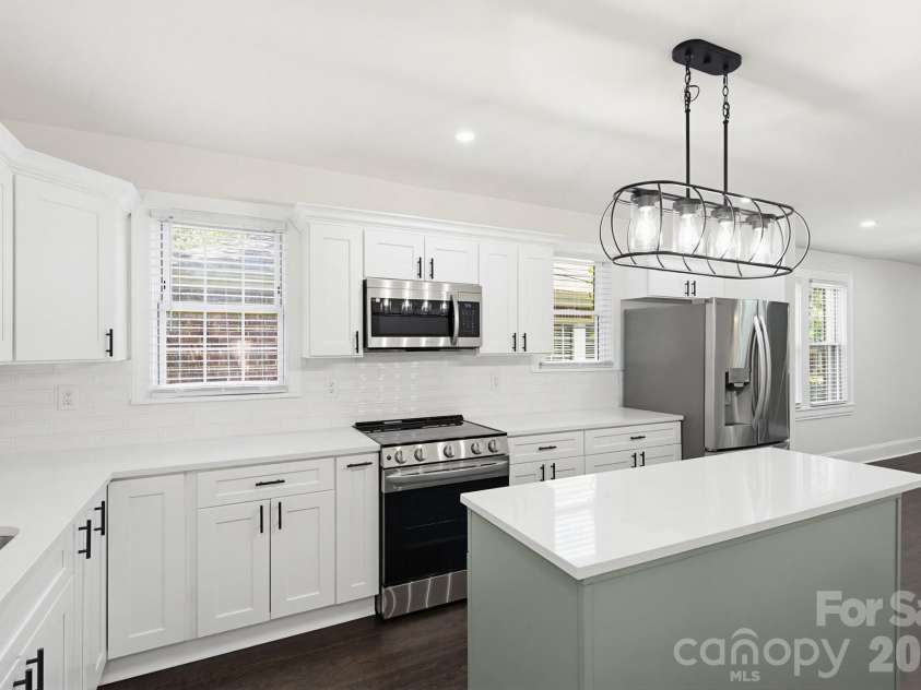 2232 Wilmore Drive, Charlotte, NC 28203.  MLS# CAR4388385, YatesRealty ID 28845. 