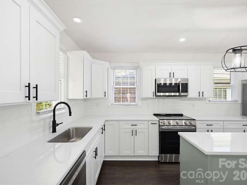 2232 Wilmore Drive, Charlotte, NC 28203.  MLS# CAR4388385, YatesRealty ID 28845. 