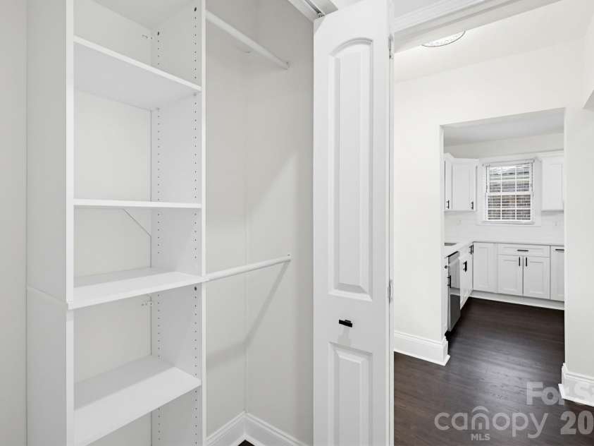 2232 Wilmore Drive, Charlotte, NC 28203.  MLS# CAR4388385, YatesRealty ID 28845. 